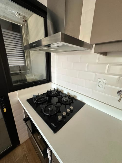Amplio amueblado apartamento de 2 dormitorios con parrillero · Foto 3
