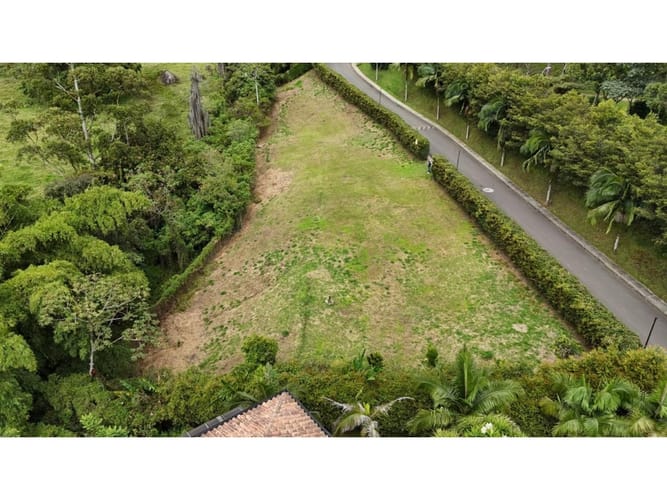 Lote en venta en Escobero, Envigado, 2194 m² · foto 2 de 3