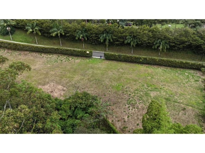 Lote en venta en Escobero, Envigado, 2194 m² · foto 3 de 3
