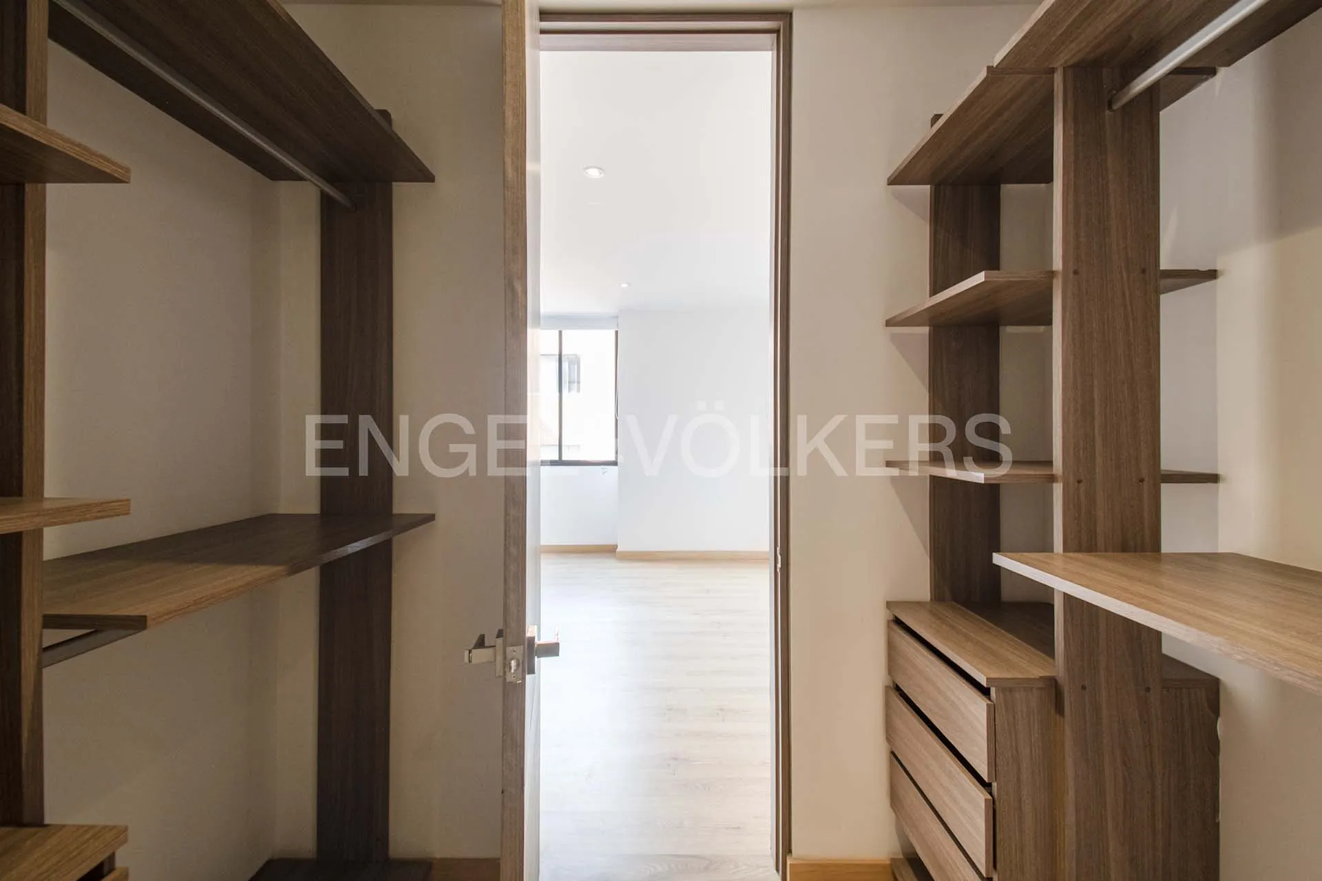 Apartamento en venta en Santa Barbara Central, Bogotá · foto 8 de 13