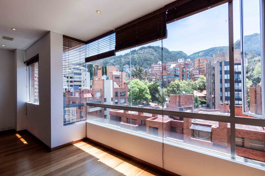 Apartamento en venta en Los Rosales, Bogotá · foto 3 de 24
