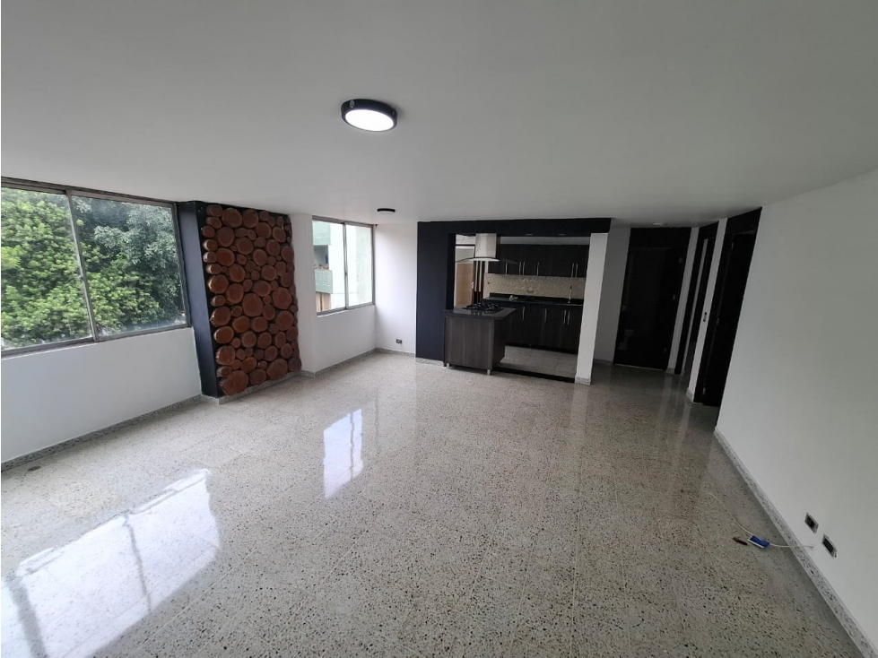 Apartamento en arriendo en Los Colores, Medellín · foto 3 de 18