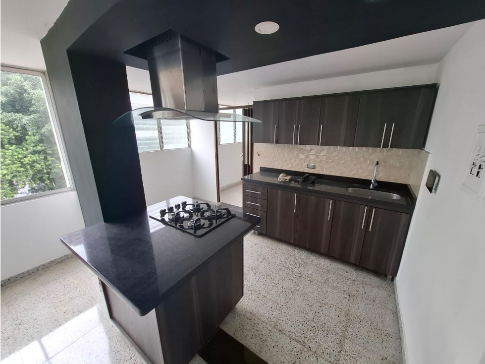 Apartamento en arriendo en Los Colores, Medellín · foto 4 de 18