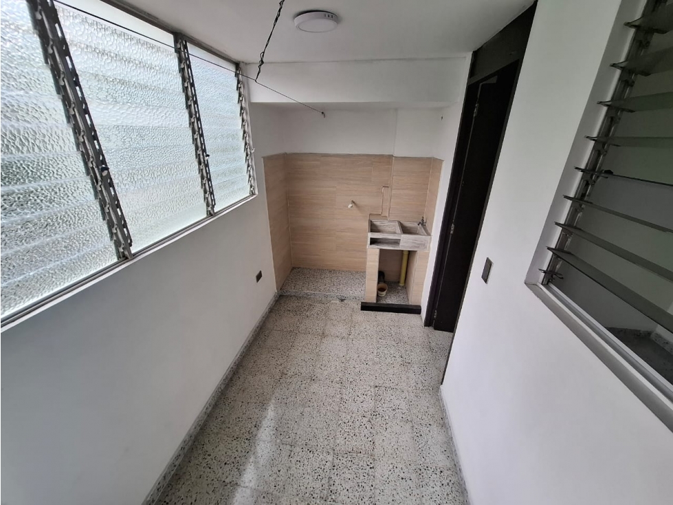 Apartamento en arriendo en Los Colores, Medellín · foto 13 de 18