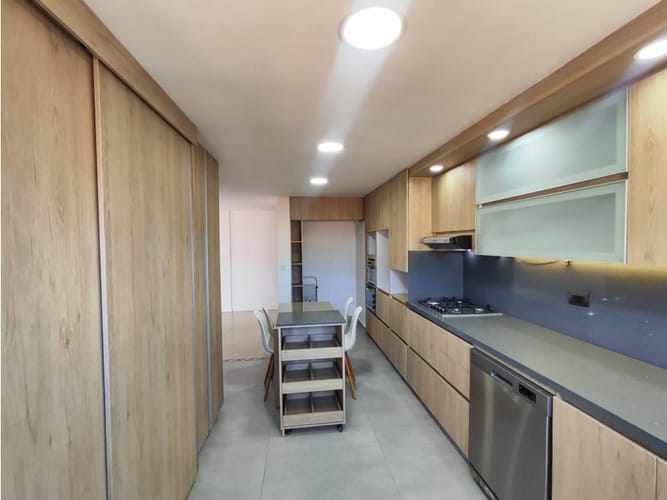 Apartamento de 4 alcobas en arriendo en Las Vegas, Medellín, 190 m² · foto 6 de 24