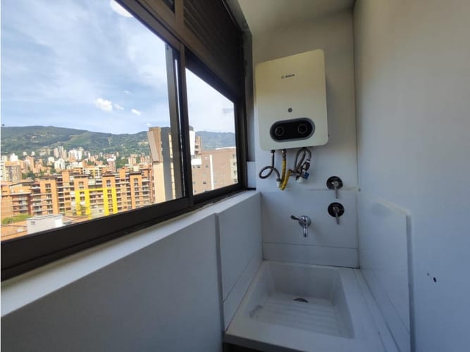 Apartamento de 4 alcobas en arriendo en Las Vegas, Medellín, 190 m² · foto 8 de 24