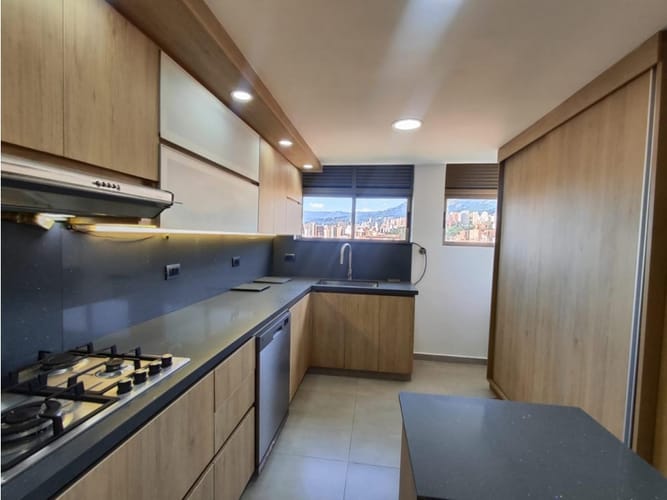 Apartamento de 4 alcobas en arriendo en Las Vegas, Medellín, 190 m² · foto 18 de 24