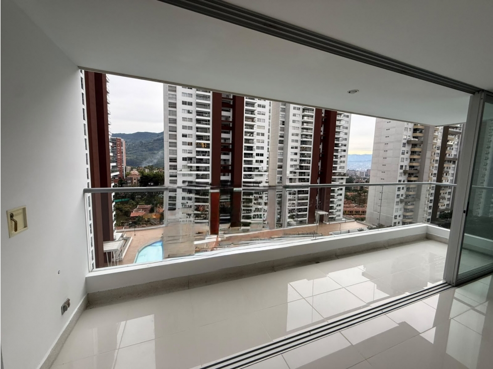 Apartamento en venta en Suramérica, Itagüí · foto 3 de 22