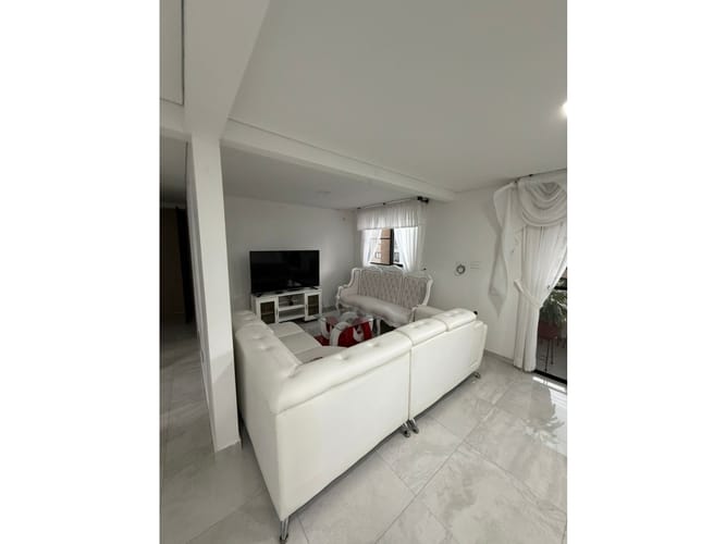 Apartamento en venta en Valle Del Lili, Cali · foto 2 de 13