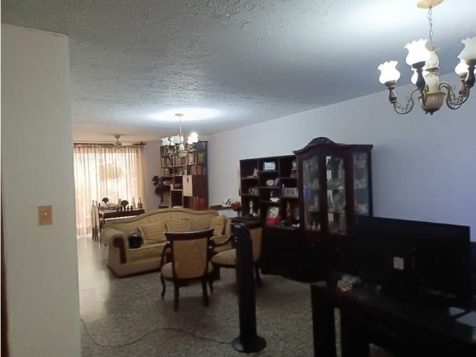 Casa de 4 alcobas en venta en Pampa Linda, Cali, 270 m² · foto 15 de 17
