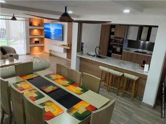 Casa de 4 alcobas en venta en Prados Del Norte, Cali, 225 m² · foto 3 de 16