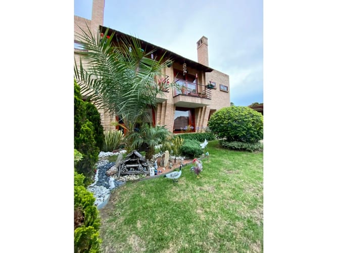 Casa de 4 alcobas en venta en Cr Los Nogales, Chía, 229 m² · foto 2 de 24