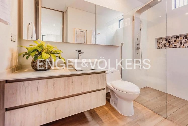 Apartamento de 1 alcoba en venta en Altos Del Poblado, Medellín, 55 m² · foto 3 de 10