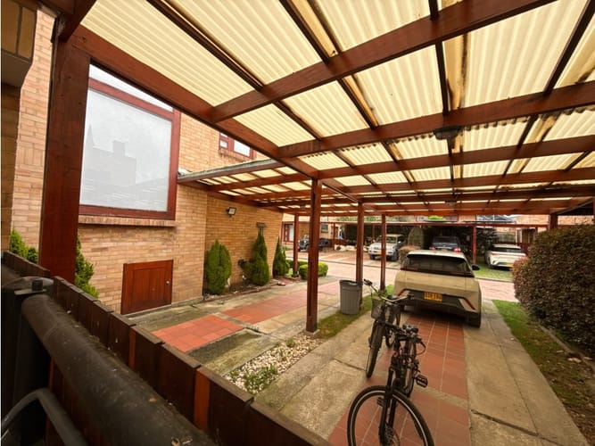 Casa de 5 alcobas en venta en Laura Vicuña, Chía, 229 m² · foto 3 de 24
