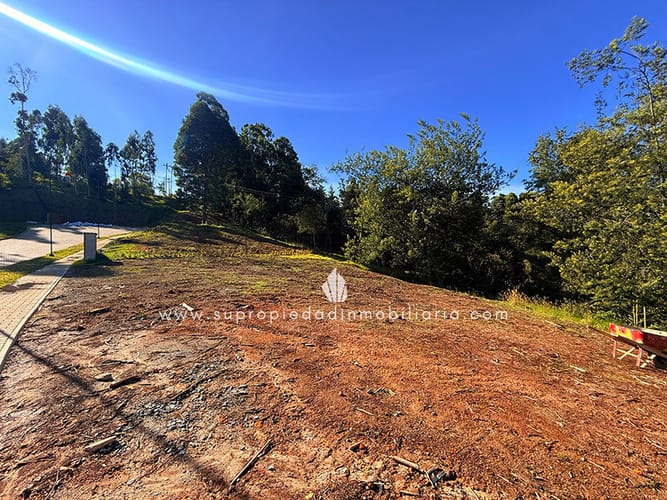 Lote en venta en Loma Del Escobero, Envigado, 1696 m² · foto 4 de 10