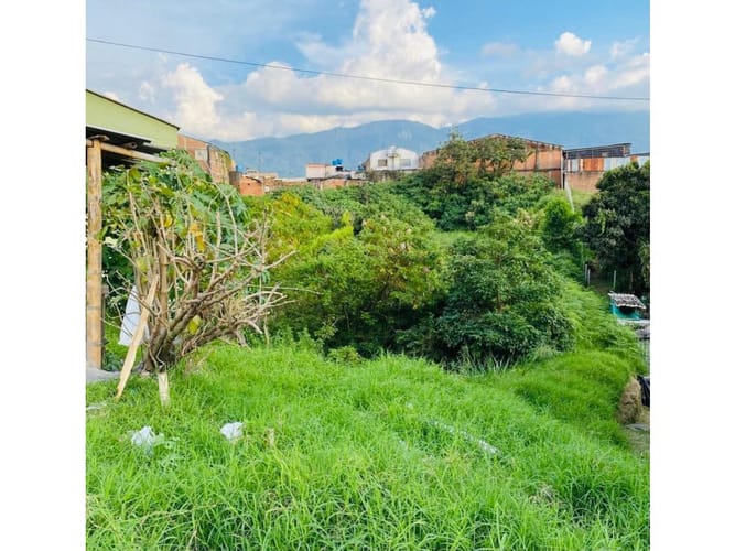Lote en venta en La Castilla, Armenia, 2100 m² · foto 5 de 6