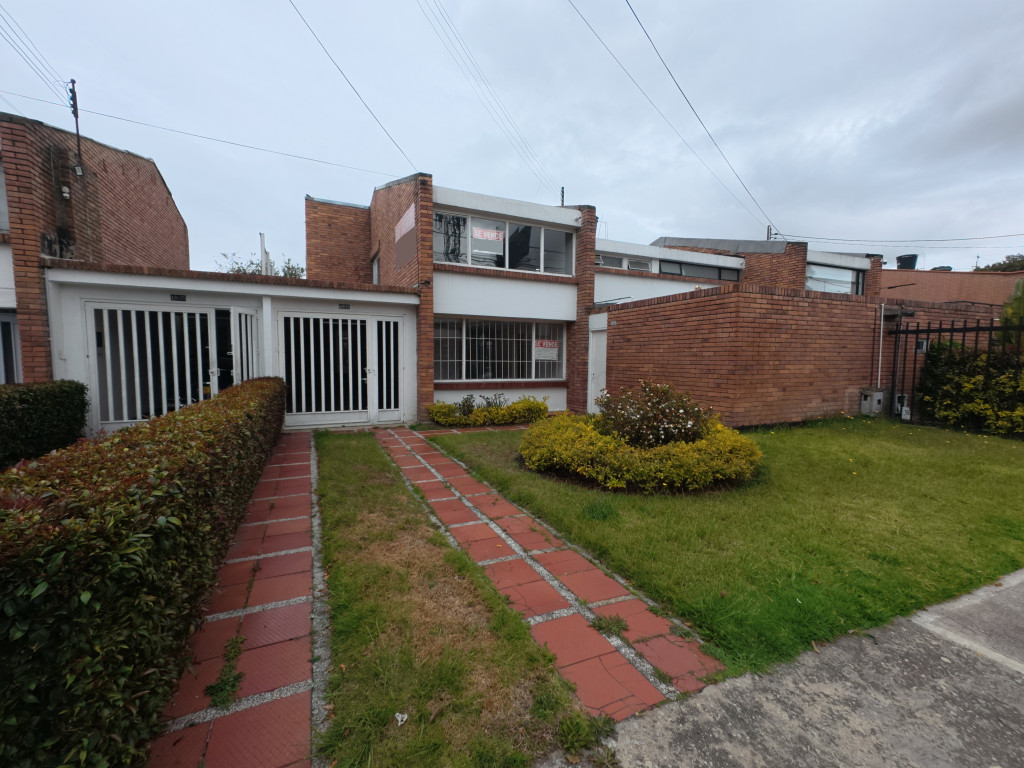 Casa en venta en Niza, Bogotá · foto 2 de 24
