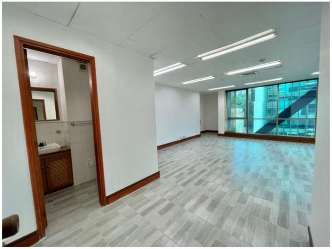 Oficina en arriendo en San Diego, Medellín, 105 m² · foto 14 de 15