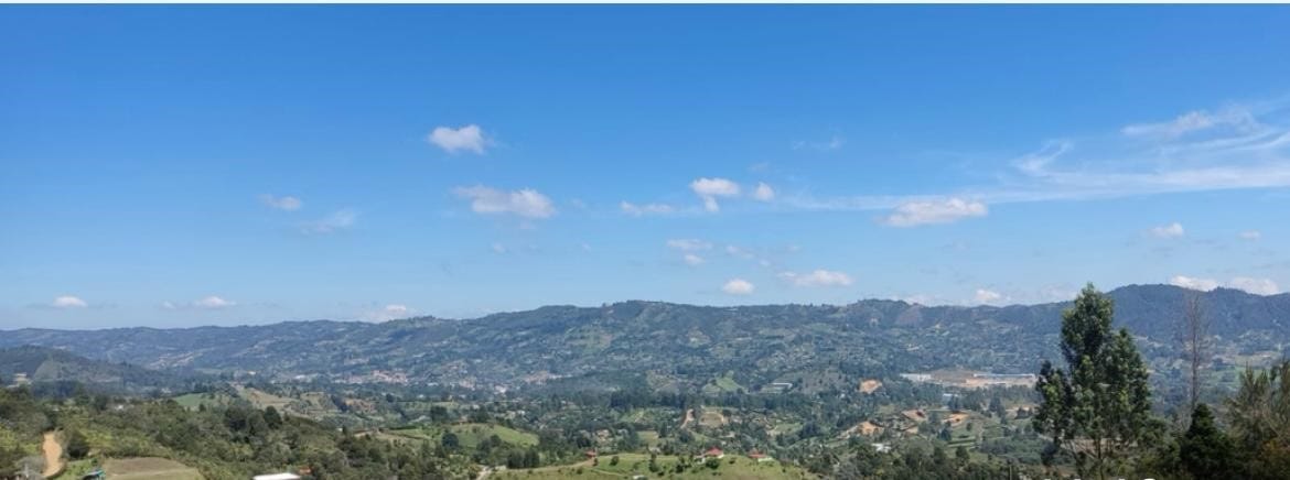 Lote en venta en San Jose, Guarne, 2412 m² · foto 2 de 8