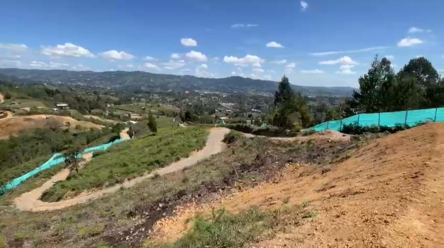Lote en venta en San Jose, Guarne, 2412 m² · foto 7 de 8