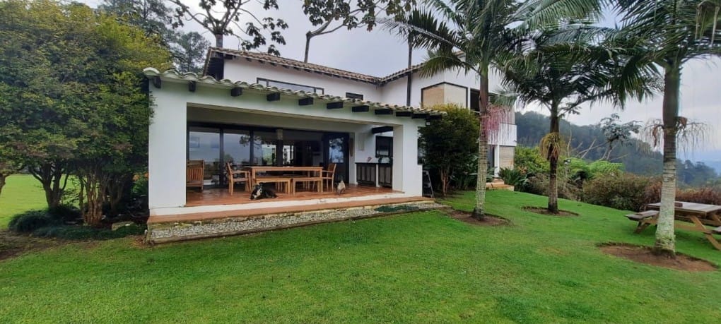 Finca en venta en Santa Elena, El Retiro, 38400 m² · foto 2 de 19