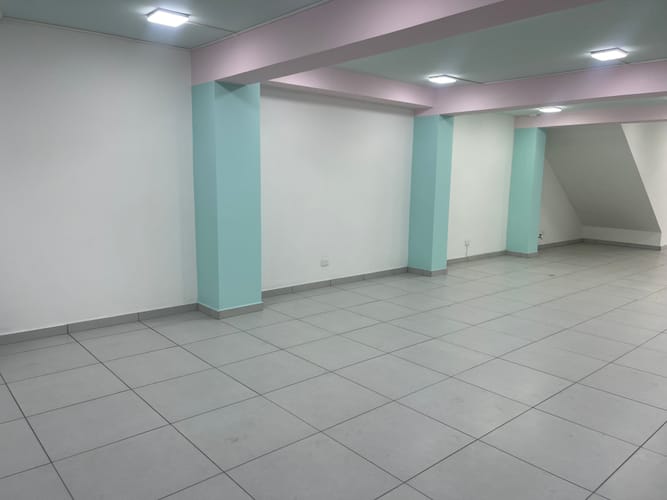 Local en arriendo en Laureles, Medellín, 445 m² · foto 2 de 9