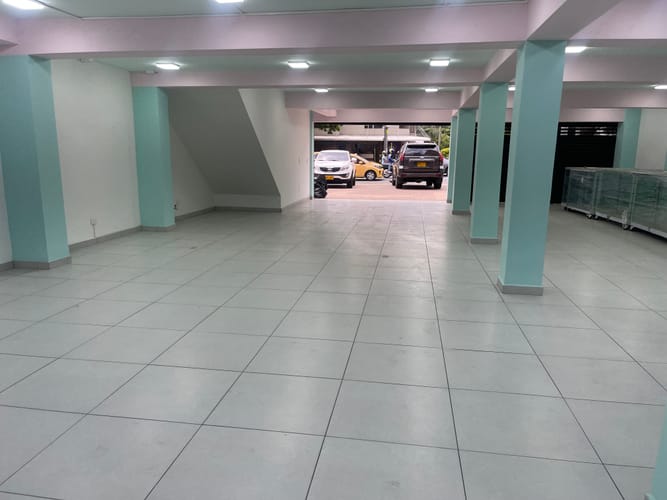 Local en arriendo en Laureles, Medellín, 445 m² · foto 3 de 9