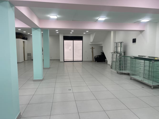 Local en arriendo en Laureles, Medellín, 445 m² · foto 5 de 9