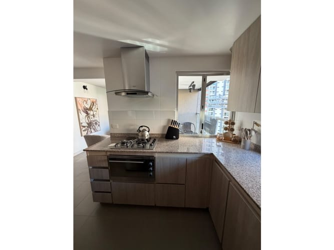 Apartamento de 3 alcobas en venta en Loma De Los Bernal, Medellín, 68 m² · foto 6 de 21