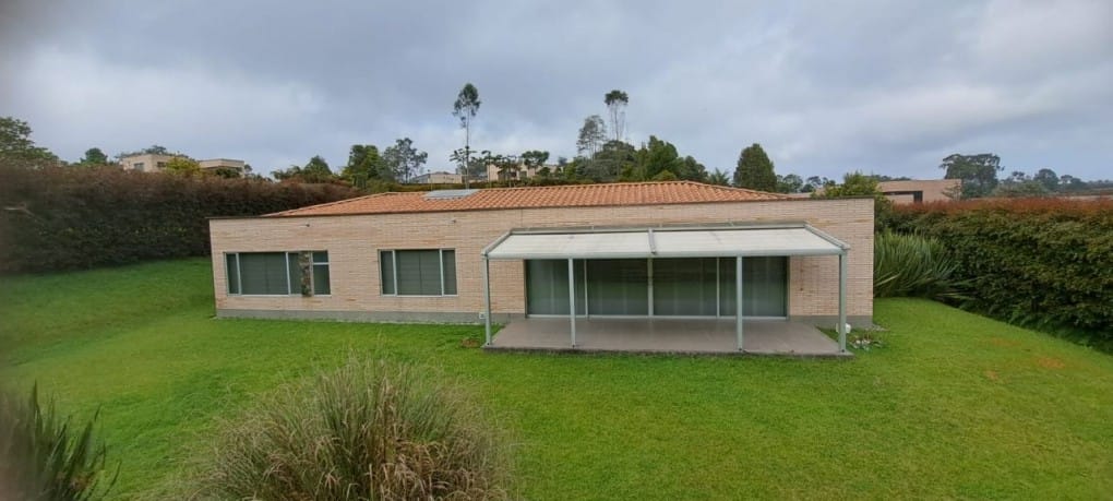 Casa de 5 alcobas en venta en Loma Del Indio, Medellín, 1593 m² · foto 3 de 11