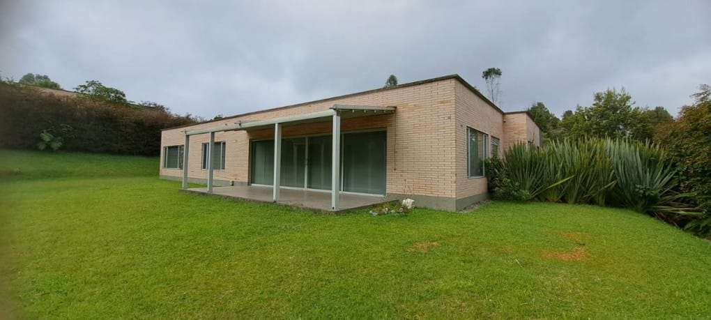 Casa de 5 alcobas en venta en Loma Del Indio, Medellín, 1593 m² · foto 5 de 11