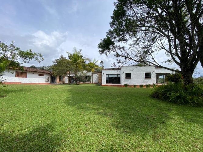 Finca en venta en Aeropuerto, Rionegro, 5400 m² · foto 2 de 16