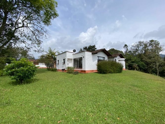 Finca en venta en Aeropuerto, Rionegro, 5400 m² · foto 3 de 16