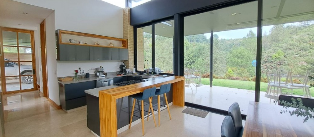 Casa de 4 alcobas en venta en Pantanillo, Envigado · foto 2 de 12
