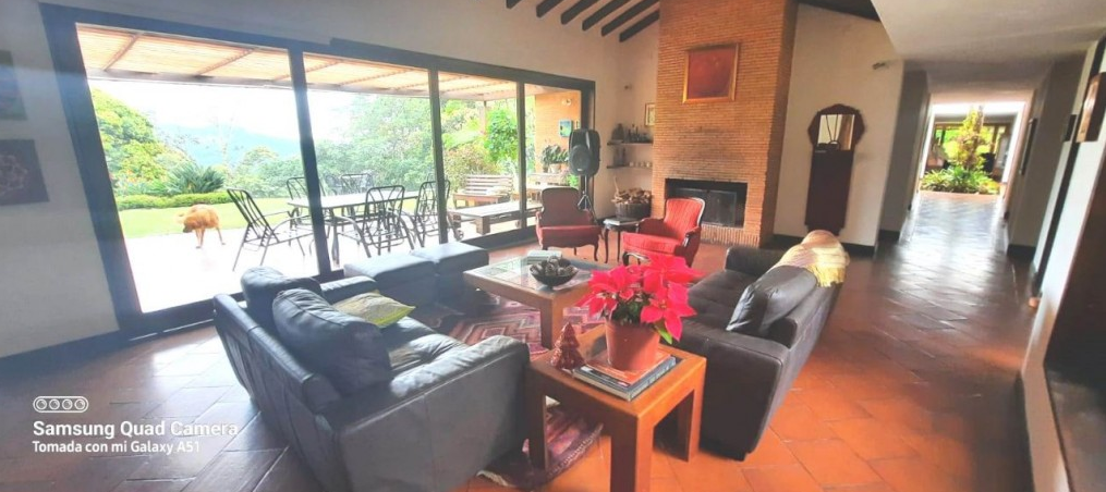 Casa de 10 alcobas en venta en Guayabito, Rionegro · foto 2 de 18