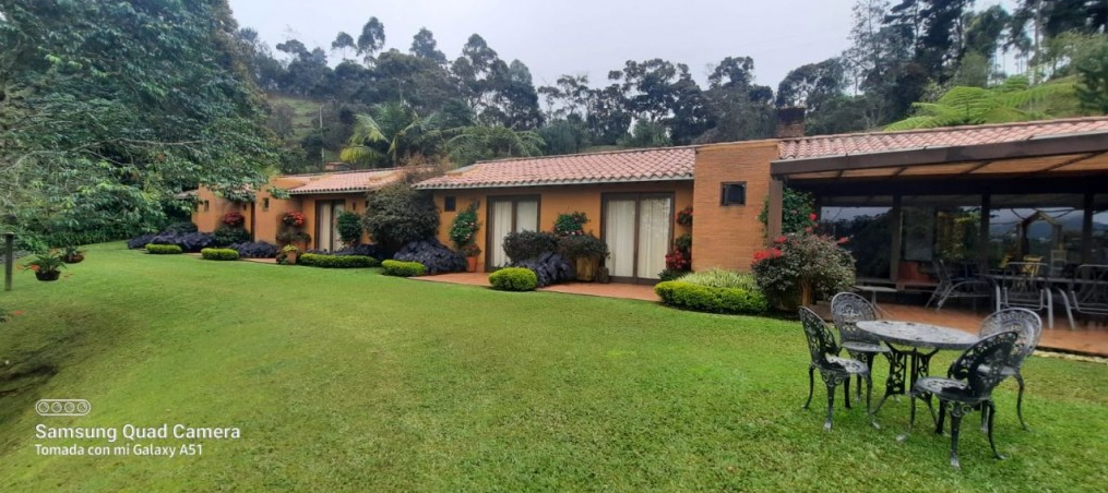 Casa de 10 alcobas en venta en Guayabito, Rionegro · foto 3 de 18