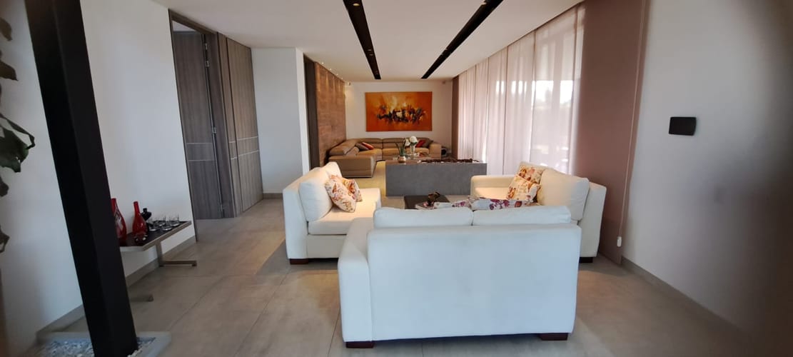 Casa de 5 alcobas en venta en Llano Grande, Rionegro · foto 3 de 24