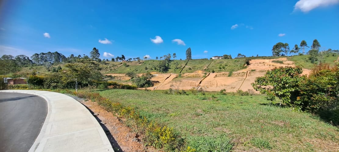 Lote en venta en El Salado, El Carmen de Viboral, 2101 m² · foto 3 de 17