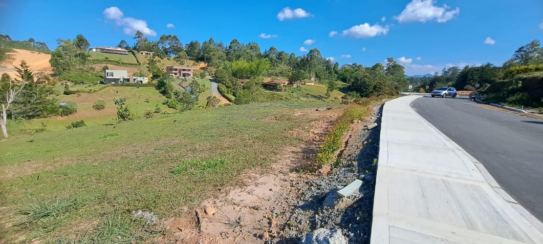 Lote en venta en El Salado, El Carmen de Viboral, 2101 m² · foto 4 de 17