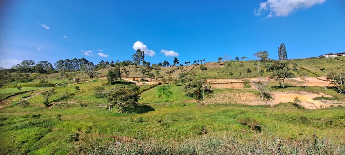 Lote en venta en El Salado, El Carmen de Viboral, 2101 m² · foto 5 de 17