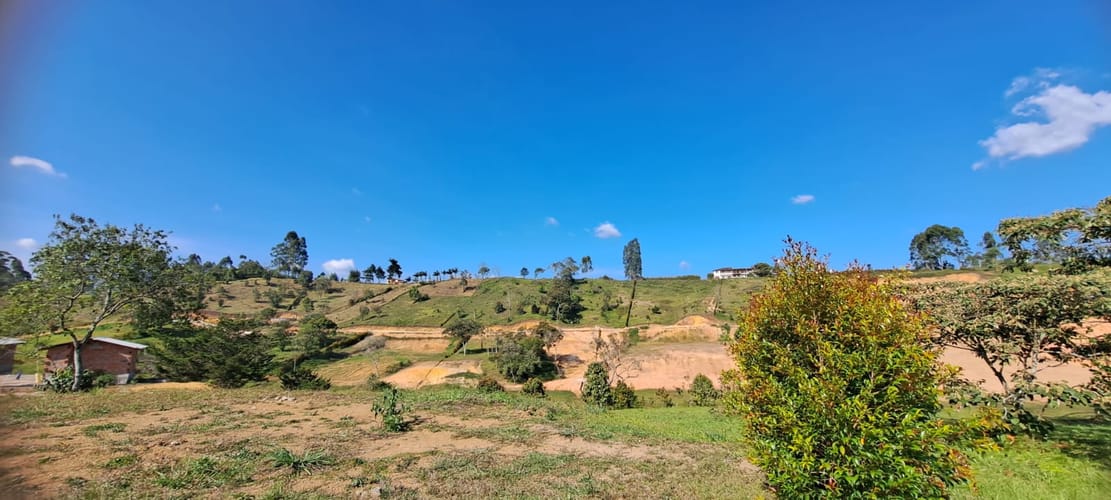 Lote en venta en El Salado, El Carmen de Viboral, 2101 m² · foto 6 de 17