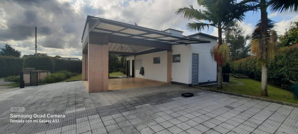 Casa de 4 alcobas en venta en Llano Grande, Rionegro, 1533 m² · foto 2 de 16