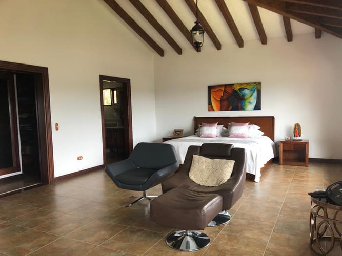 Casa de 5 alcobas en venta en Llano Grande, Rionegro · foto 9 de 24
