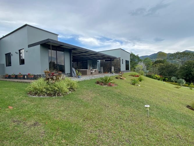 Casa de 4 alcobas en venta en Guamito, La Ceja · foto 11 de 13