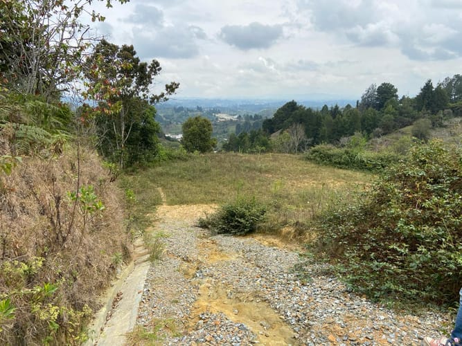 Lote en venta en San Jose, Guarne, 2415 m² · foto 9 de 15
