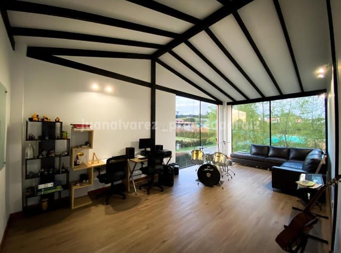 Casa de 4 alcobas en venta en Guamito, La Ceja · foto 3 de 24
