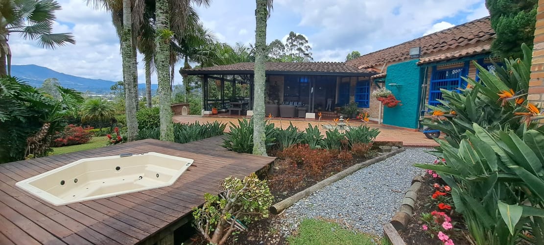 Casa de 5 alcobas en venta en Guamito, La Ceja · foto 2 de 24