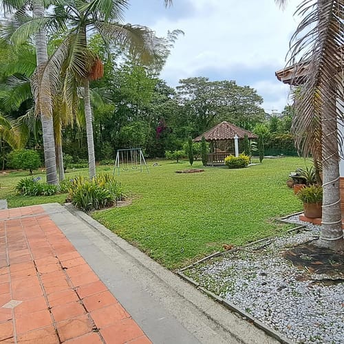 Casa de 4 alcobas en venta en Centro, Rionegro, 1650 m² · foto 9 de 16