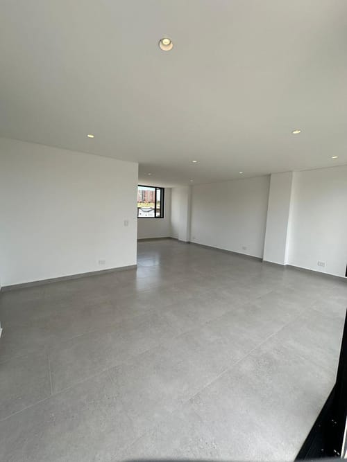Casa de 4 alcobas en venta en El Porvenir, Rionegro, 323 m² · foto 2 de 24