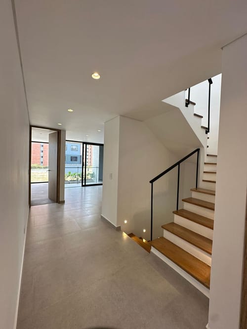 Casa de 4 alcobas en venta en El Porvenir, Rionegro, 323 m² · foto 4 de 24
